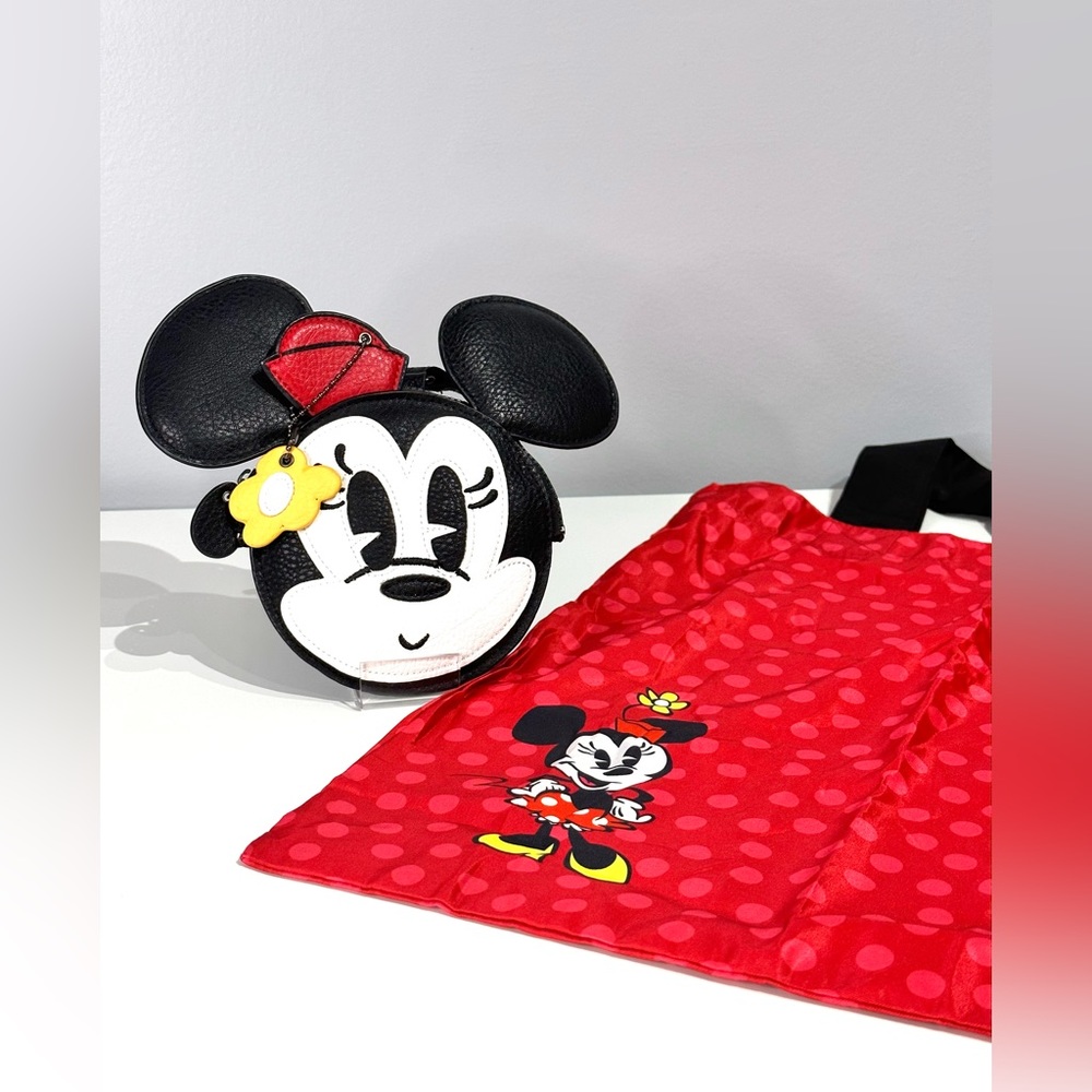 Minnie Mouse Pass Holder Shanghai Disney Exclusive With Reusable Tote.